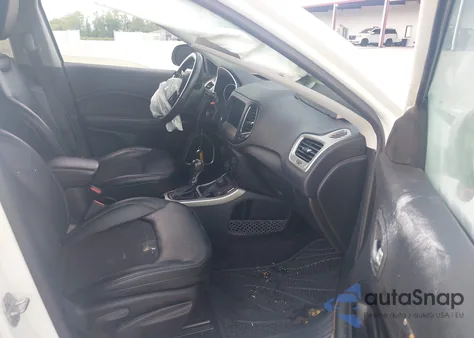 2017 Jeep New Compass Latitude 4X4 z USA, uszkodzony, nr VIN 3C4NJDBB6HT641838